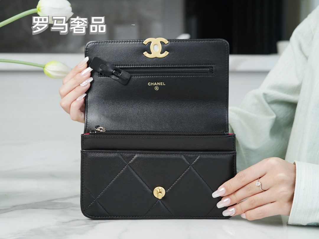 Elegant Black Quilted Leather Shoulder Bag with Gold-Tone Chain Strap