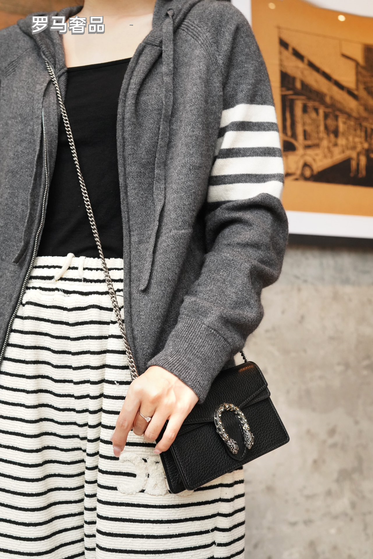 Gucci Black Textured Leather Chain Shoulder Bag with Tiger Head Buckle