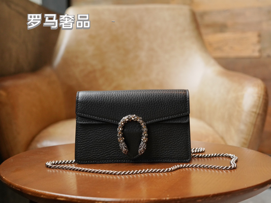 Gucci Black Textured Leather Chain Shoulder Bag with Tiger Head Buckle