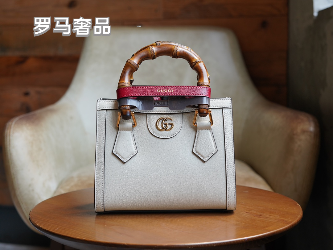 Gucci Vintage Off-White Leather Handbag with Bamboo Handle