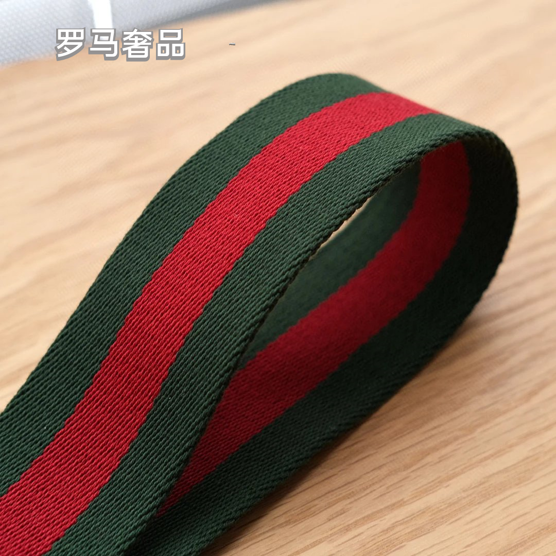 Gucci Neo Vintage GG Supreme Small Messenger Bag