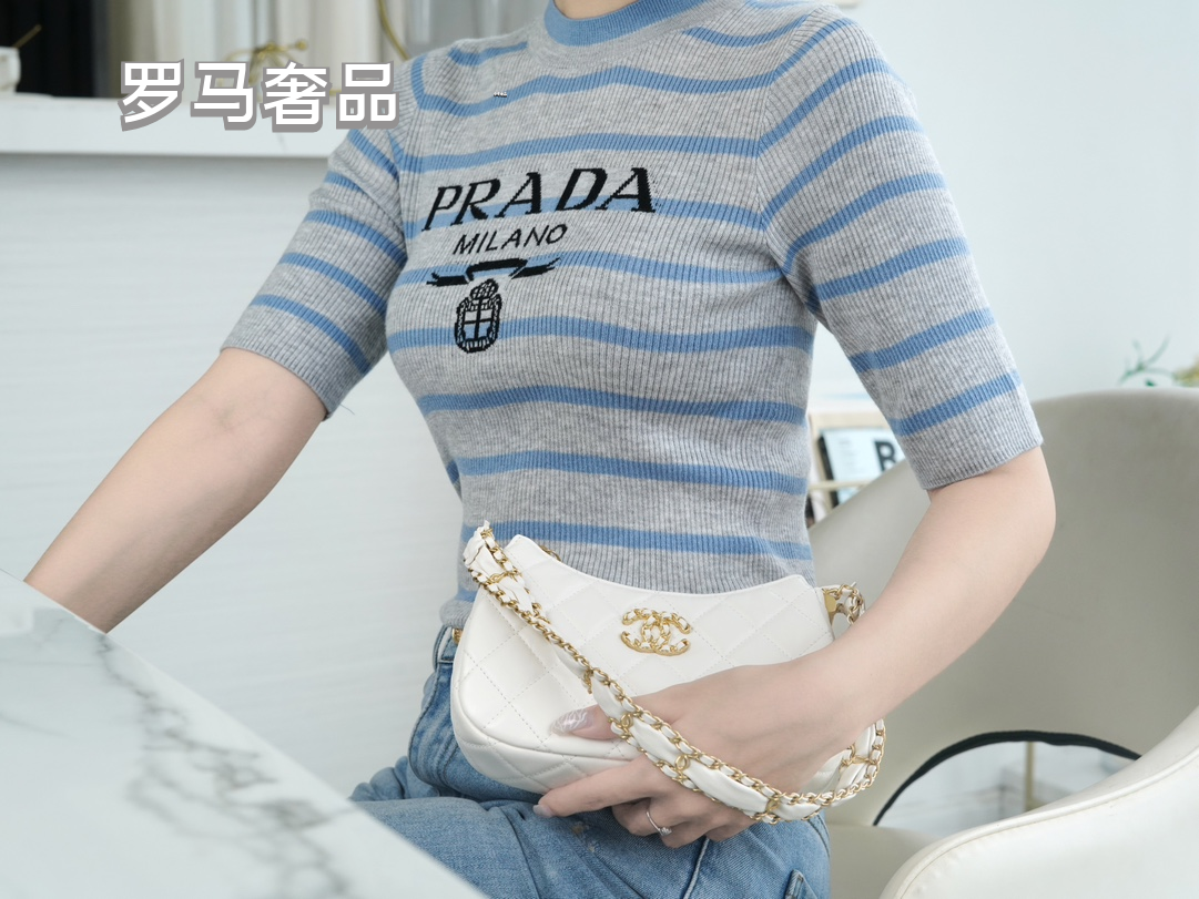 Luxury White Quilted Leather Hobo Handbag with Gold-Tone Chain Strap