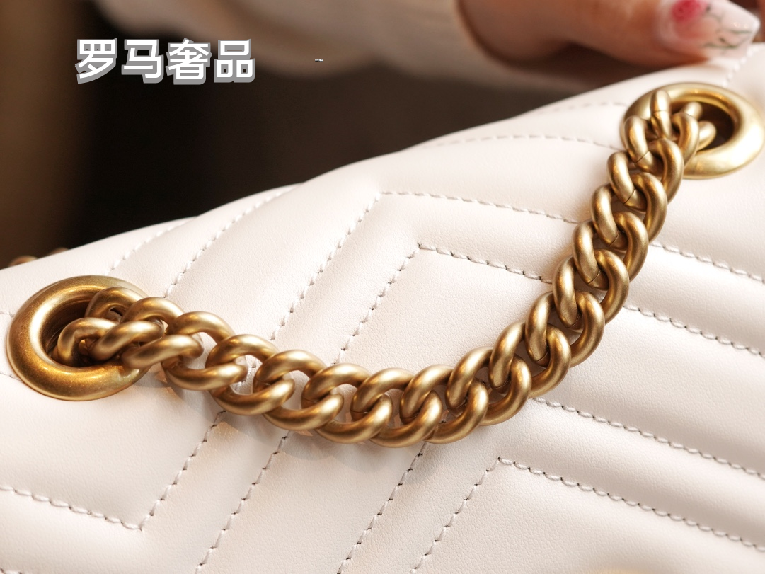 Gucci Elegant Quilted White Leather Shoulder Bag with Gold Chain Strap
