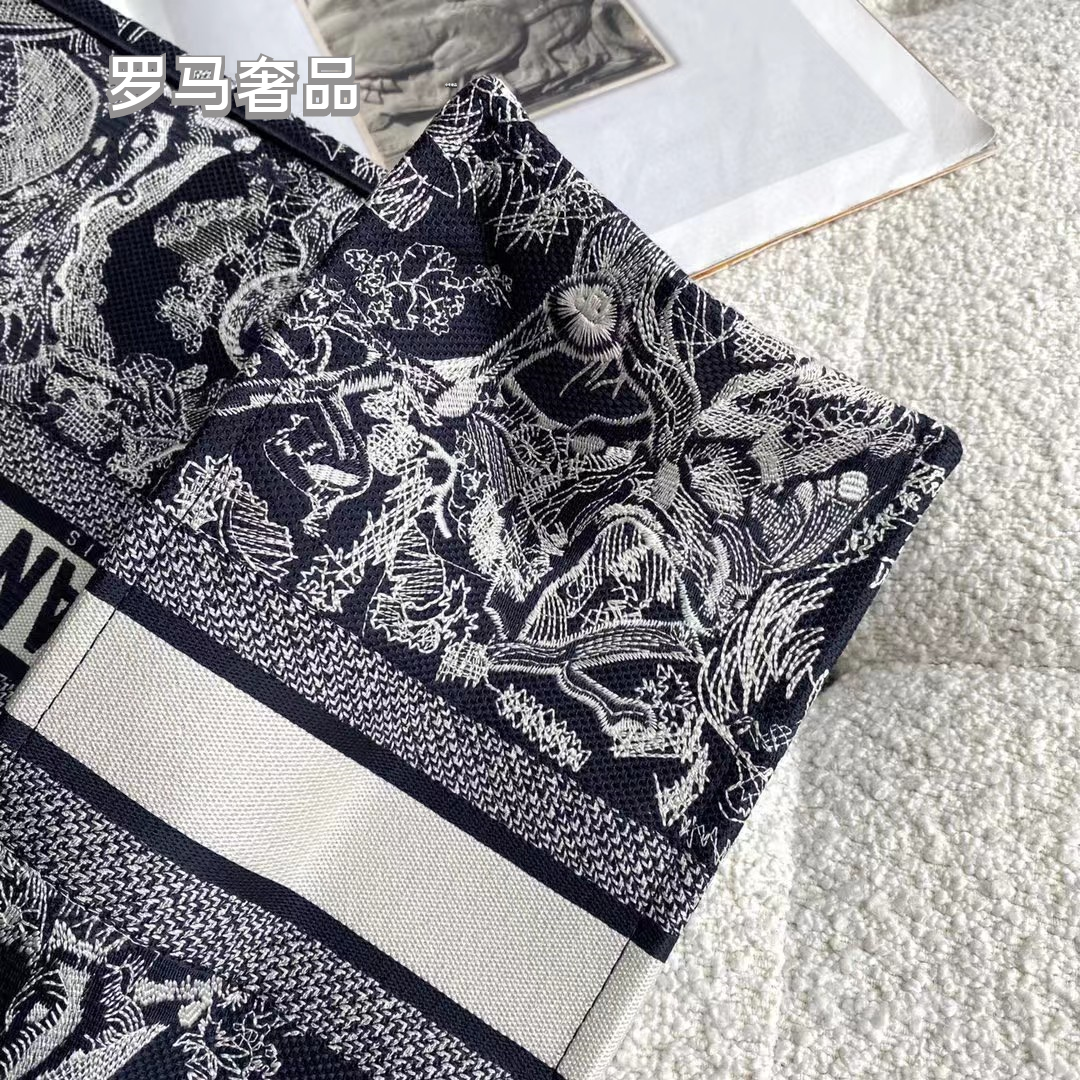 Dior Large Capacity Monochrome Embroidered Toile Canvas Tote Bag