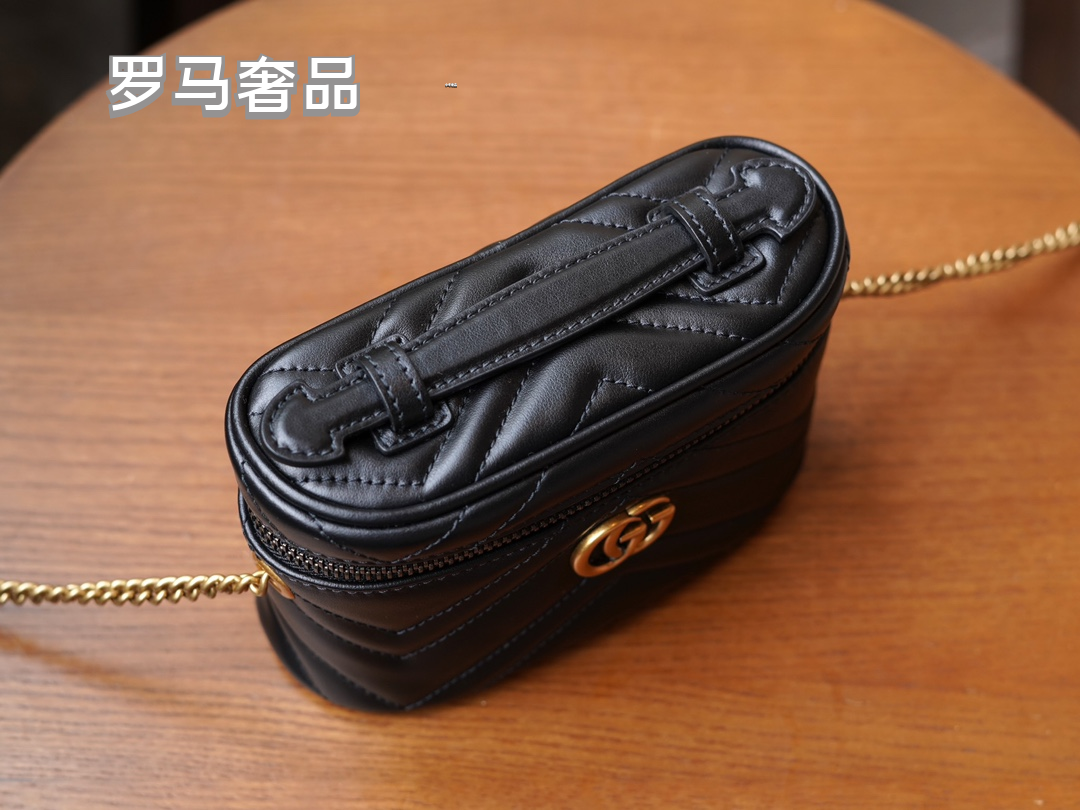 Gucci Cream Chevron Quilted Leather Vanity Bag with Gold Chain Strap