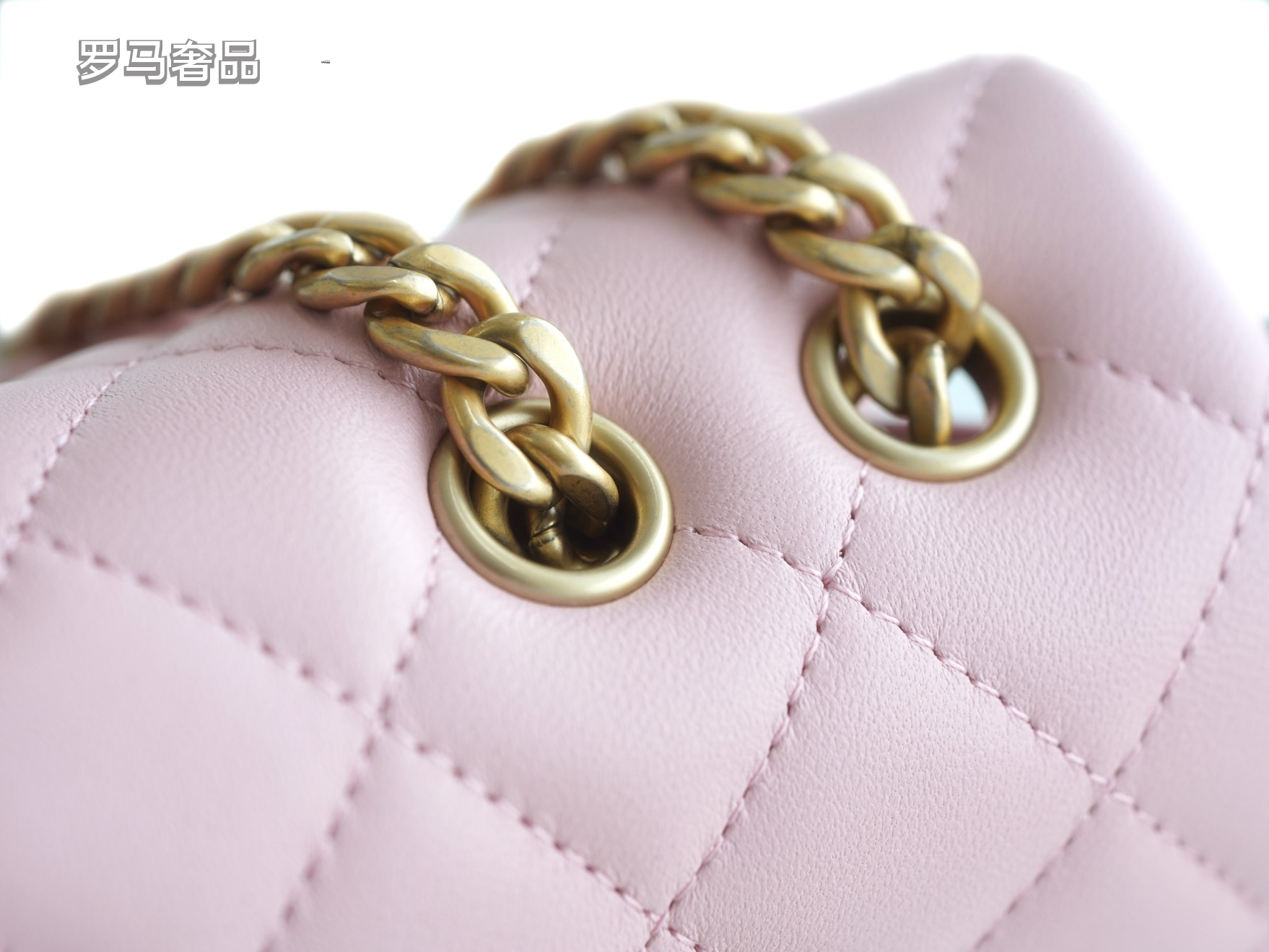 Pink Quilted Flap Bag with Gold-Tone Chain and Logo - Blue Tanzon