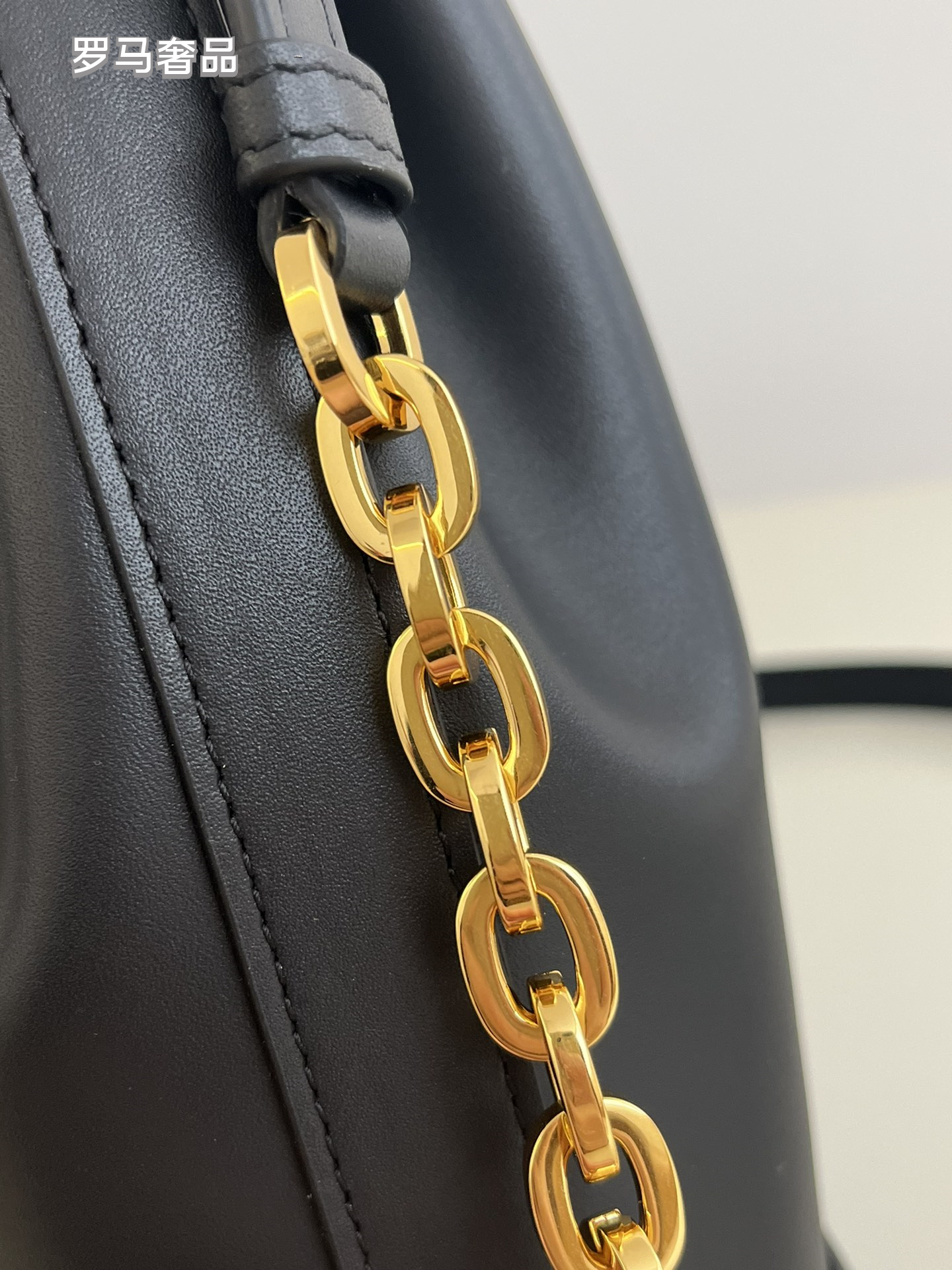 Dior Elegant Cream Leather Bucket Crossbody Bag with Gold Chain