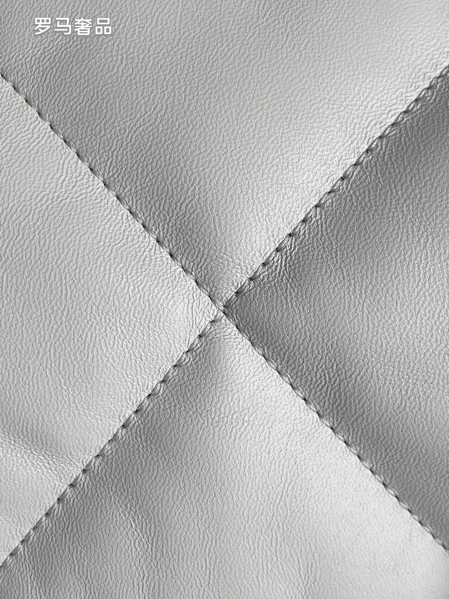 Large Quilted White Leather Shoulder Bag with Mixed Metal Chain