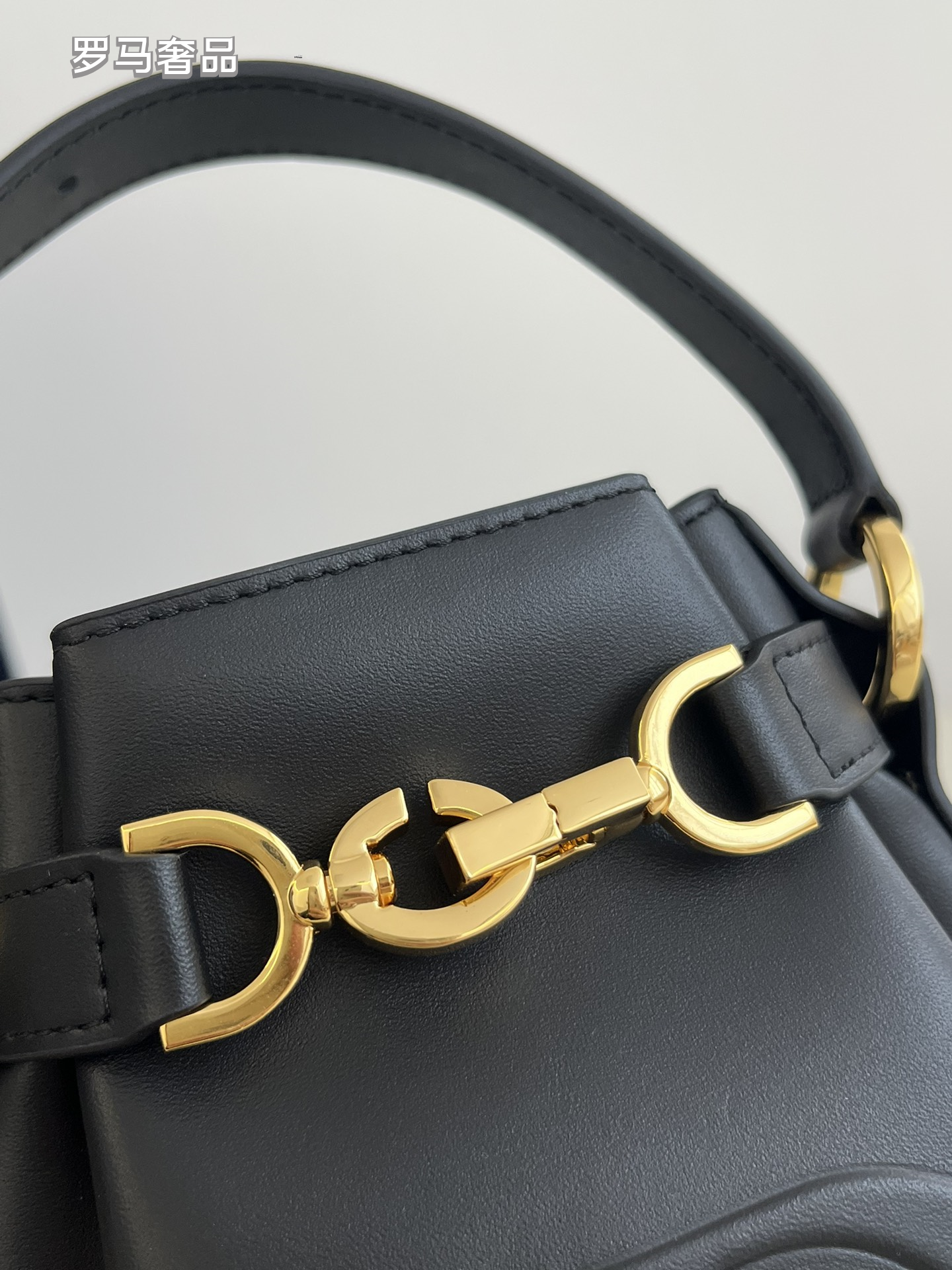 Dior Elegant Cream Leather Bucket Crossbody Bag with Gold Chain