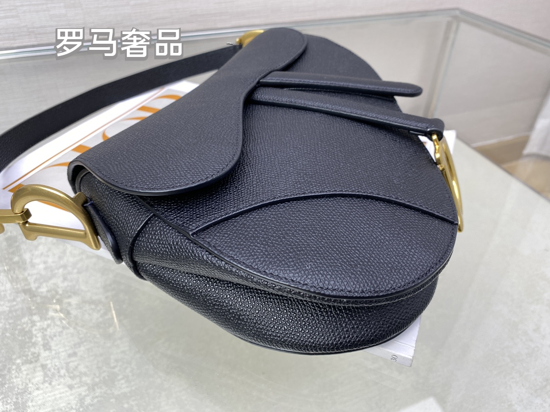 Dior Elegant White Leather Saddle Bag Classic Asymmetric Shoulder Purse