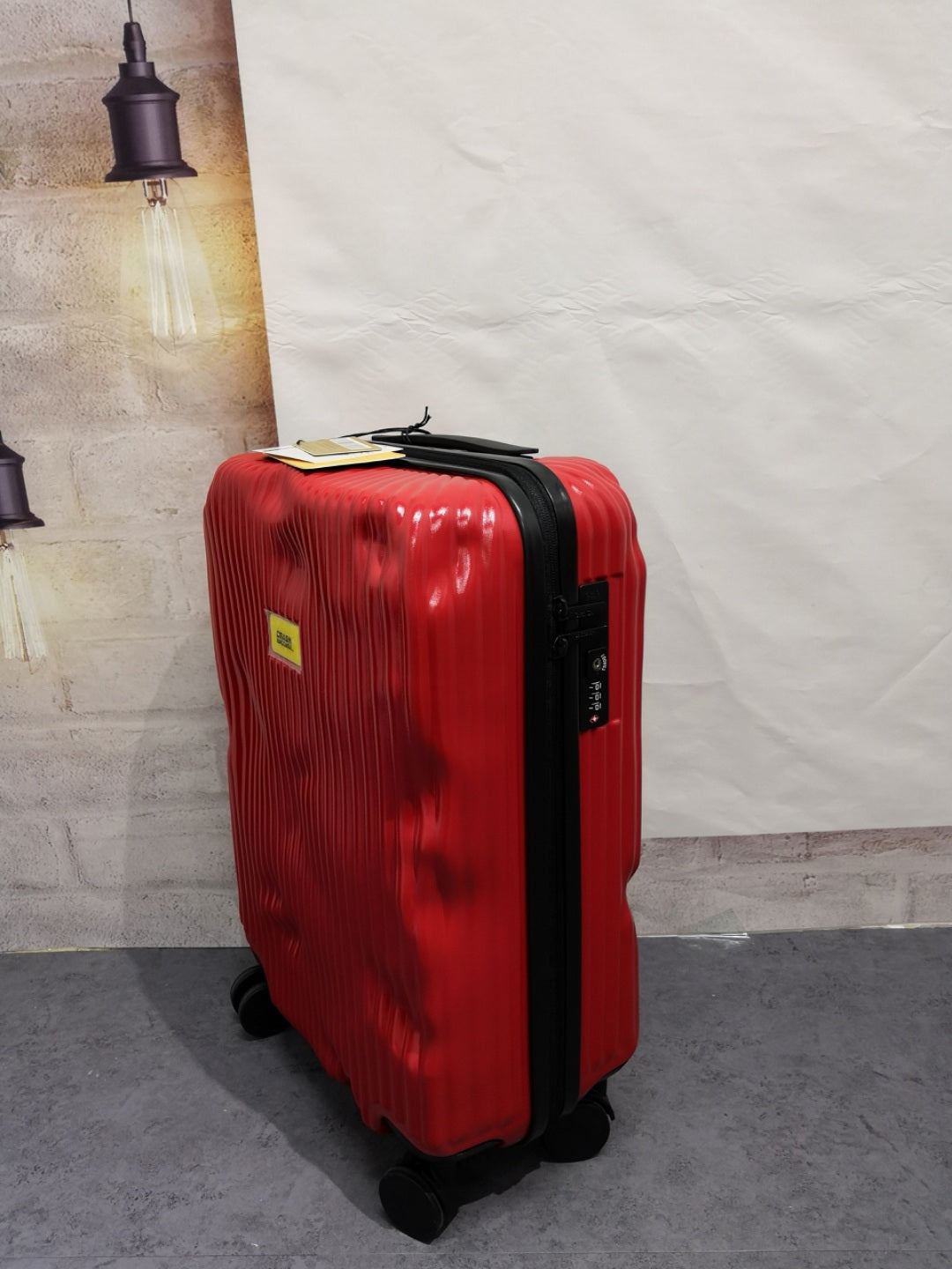 Modern Dented Hardshell Spinner Suitcase Rolling Travel Luggage