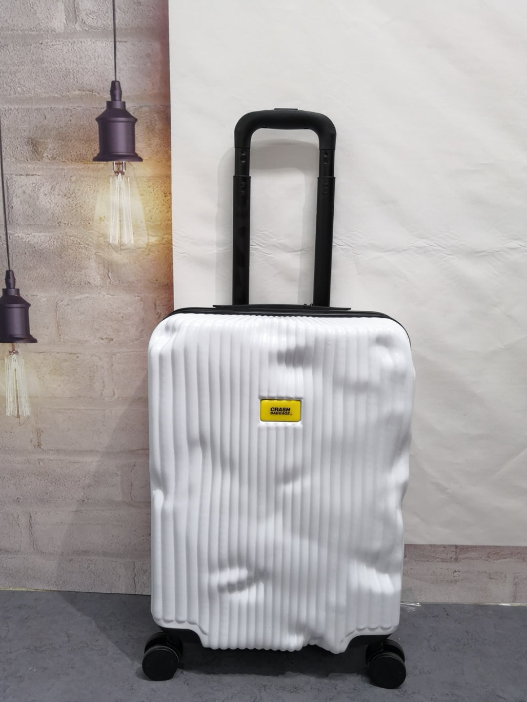 Modern Pre-Dented Hardshell Spinner Suitcase Travel Luggage
