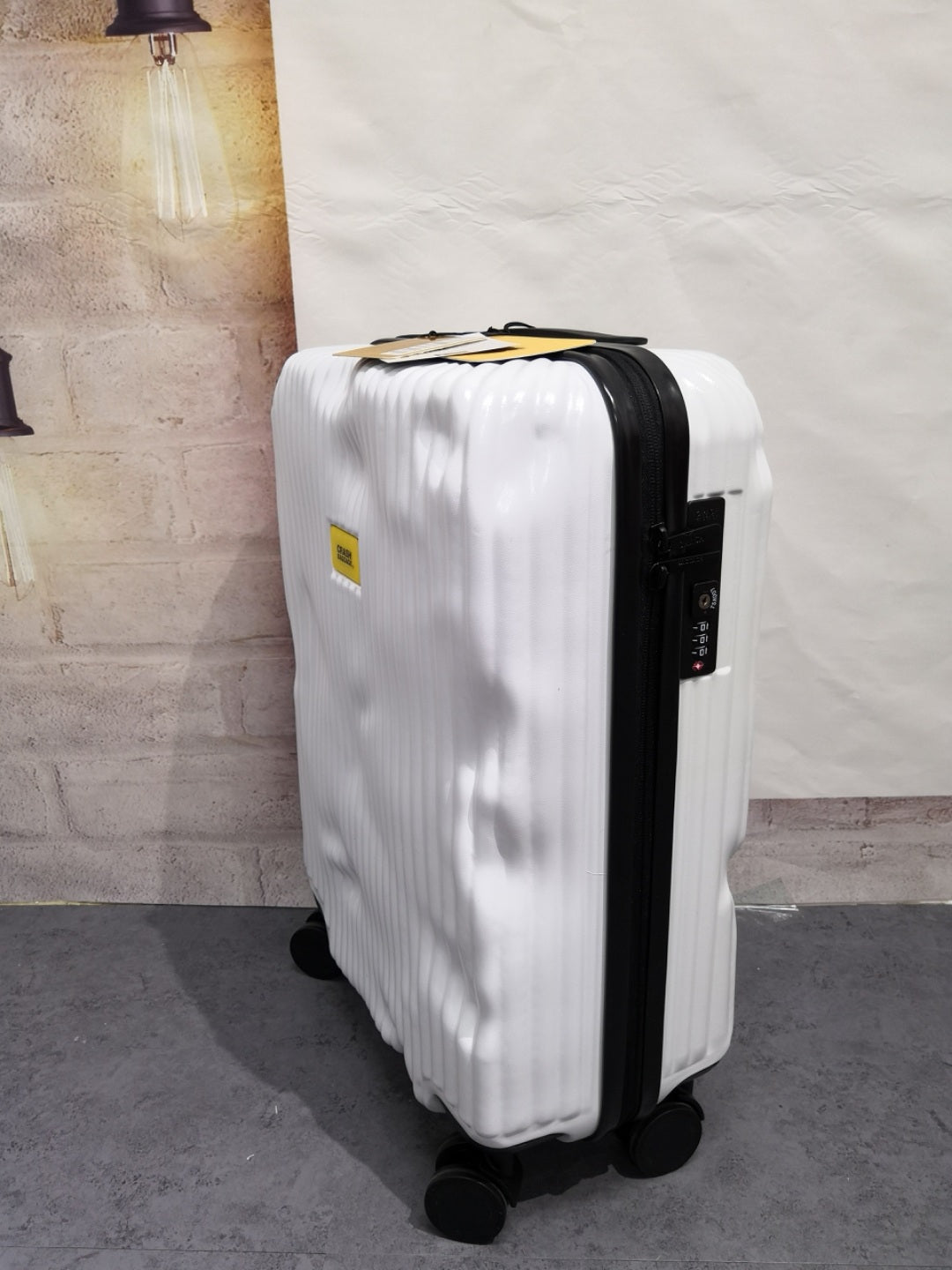 Modern Pre-Dented Hardshell Spinner Suitcase Travel Luggage