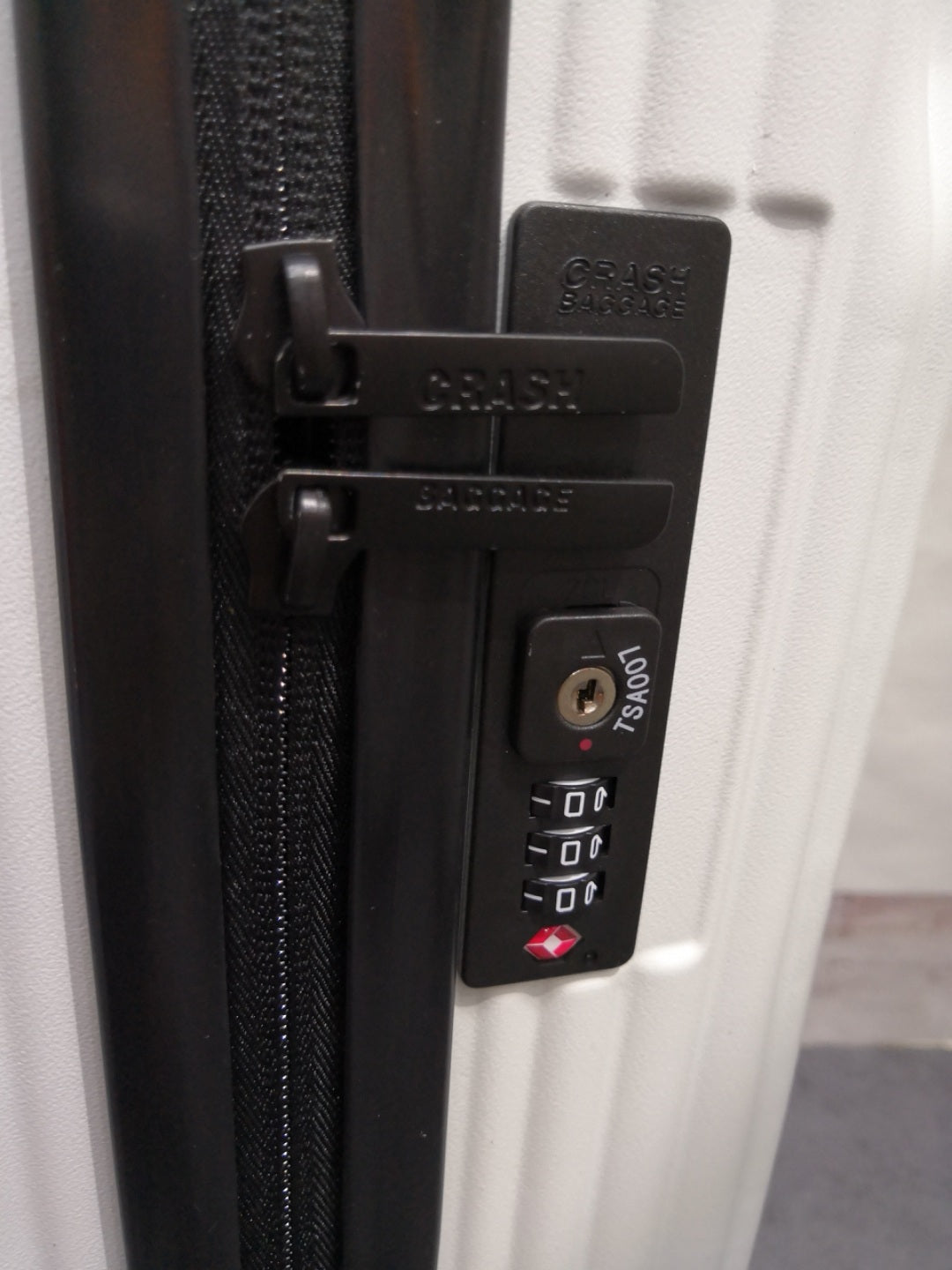 Modern Pre-Dented Hardshell Spinner Suitcase Travel Luggage